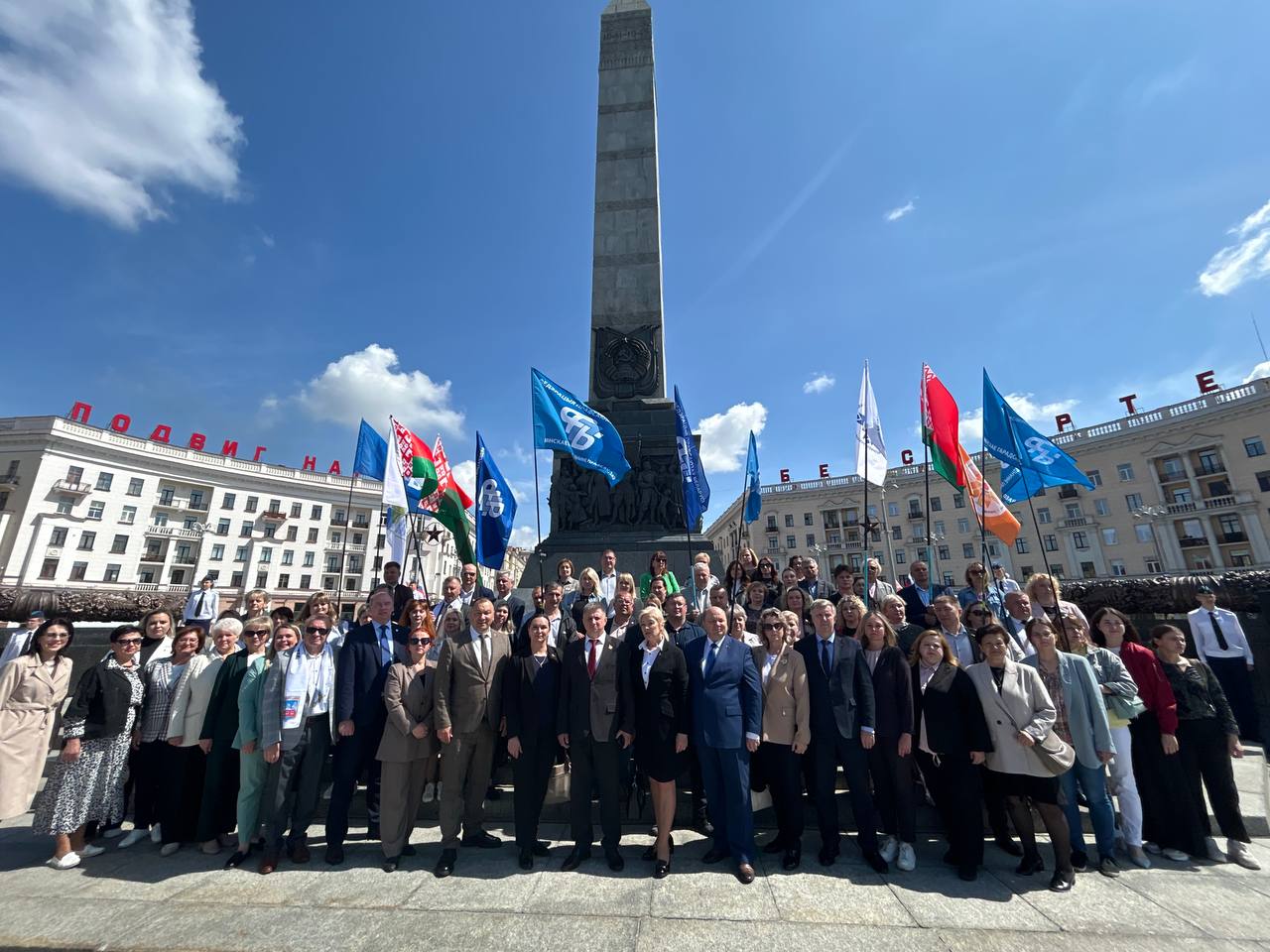 Акция «Календарь памяти. Книга памяти» собрала профсоюзных активистов у Монумента Победы