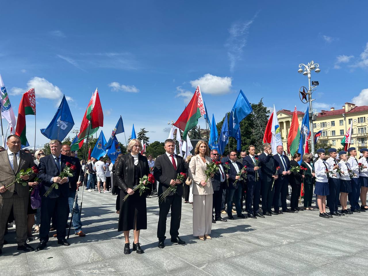 Акция «Календарь памяти. Книга памяти» собрала профсоюзных активистов у Монумента Победы