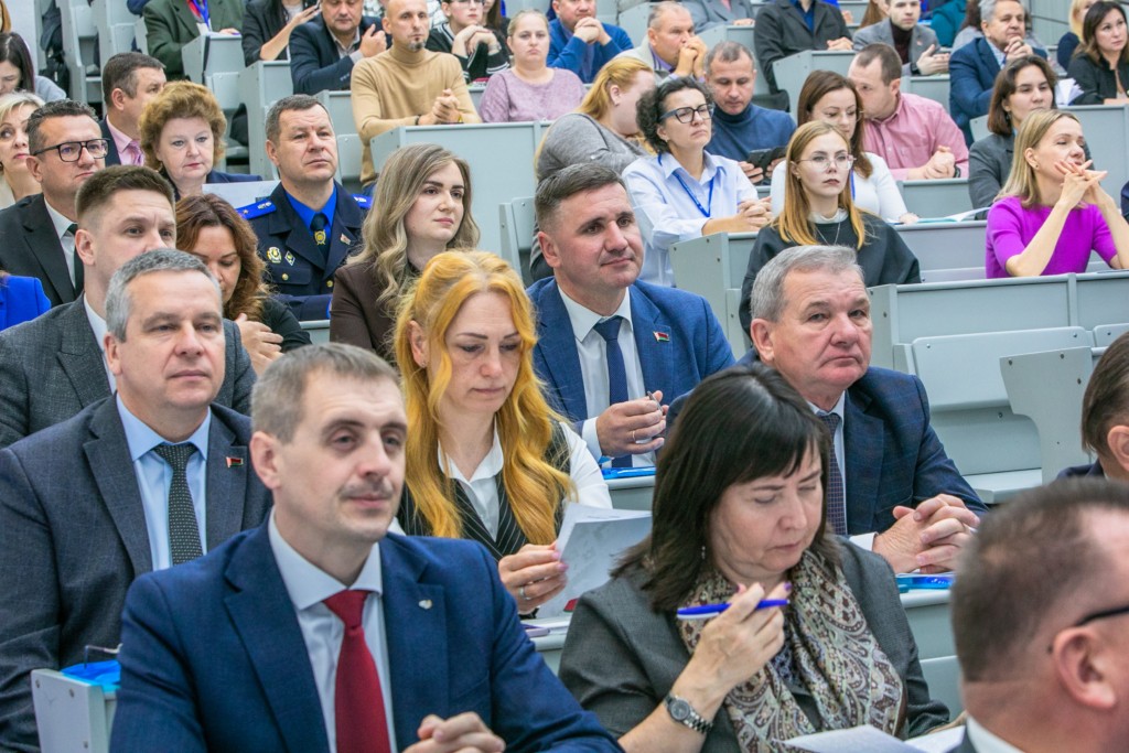 Развитие соцпартнерства в современных условиях обсуждают на конференции, приуроченной к 35-летию ФПБ