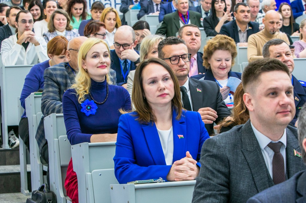 Развитие соцпартнерства в современных условиях обсуждают на конференции, приуроченной к 35-летию ФПБ