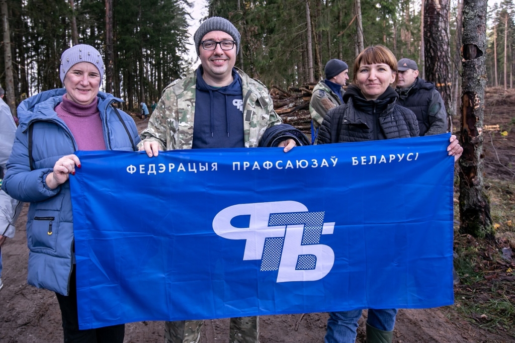 Поработали с энтузиазмом. Представители ФПБ восстановили около 14 гектаров леса на Могилевщине