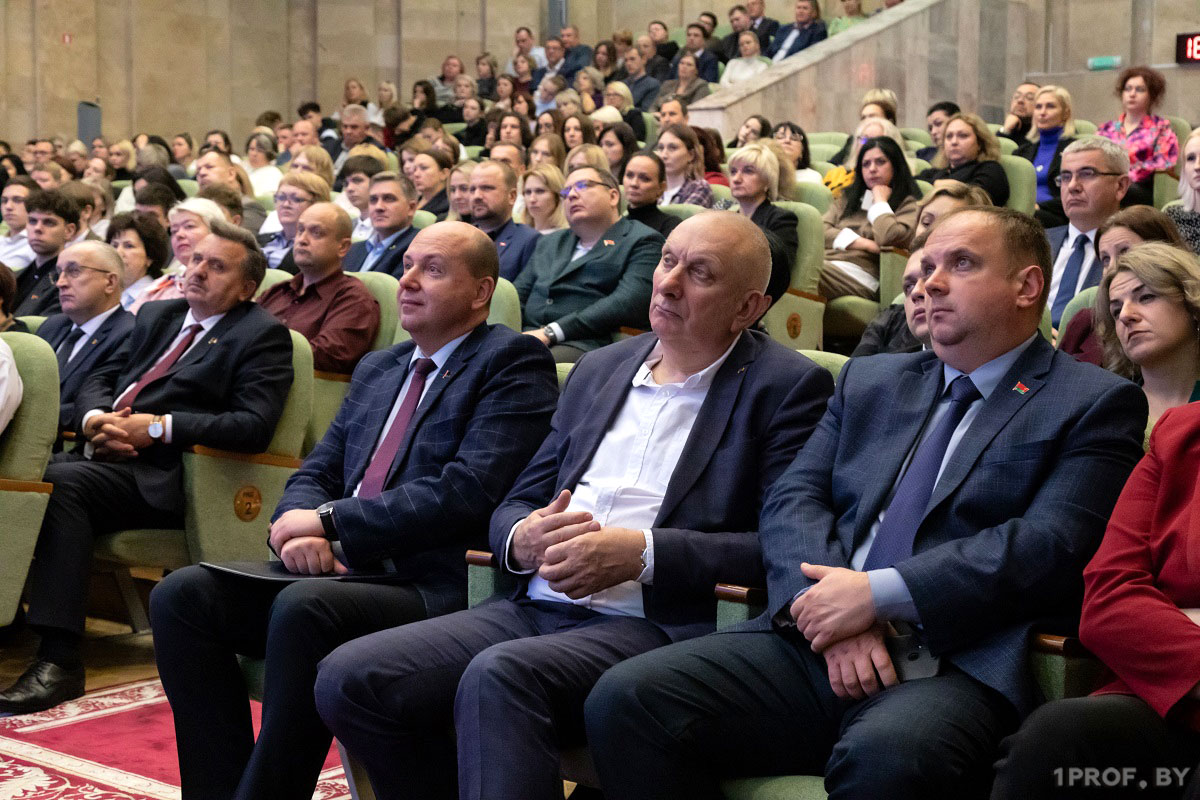 Искусство быть лидером. В национальном профцентре прошла лекция с участием Вадима Гигина