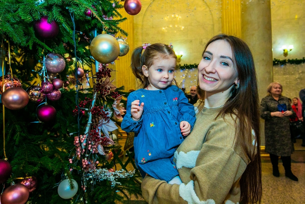 Праздник, который объединяет: главная профсоюзная елка собрала ребят в столице