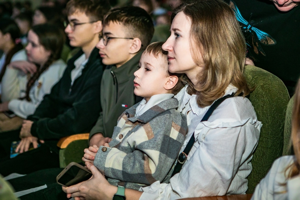 Праздник, который объединяет: главная профсоюзная елка собрала ребят в столице