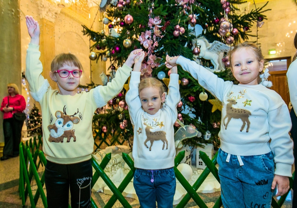 Праздник, который объединяет: главная профсоюзная елка собрала ребят в столице