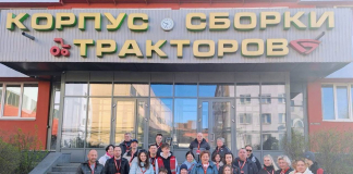 Работники Минской ТЭЦ-4 познакомились с устройством тракторостроения и историей авиации