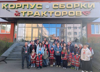 Работники Минской ТЭЦ-4 познакомились с устройством тракторостроения и историей авиации