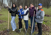 Профсоюзный актив столицы провёл субботник в парке Победы вместе с заместителем председателя ФПБ