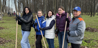 Профсоюзный актив столицы провёл субботник в парке Победы вместе с заместителем председателя ФПБ