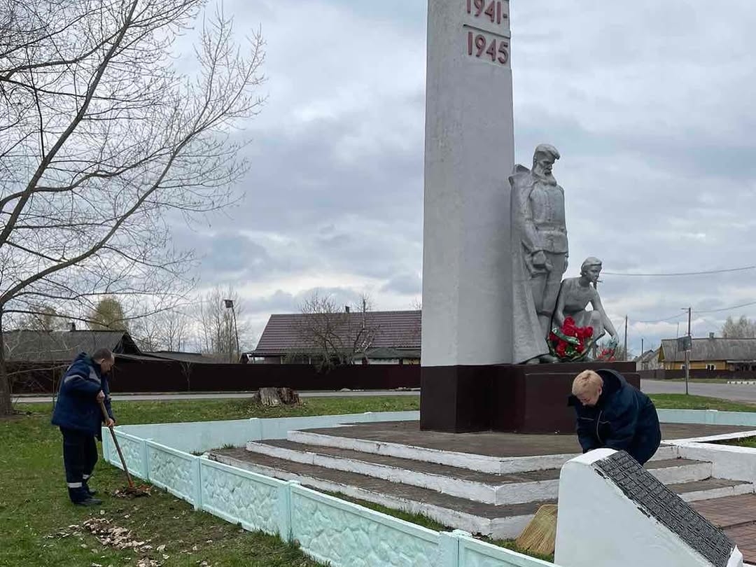 Энергетики «Борисовских электрических сетей» привели в порядок знаковые места воинской славы