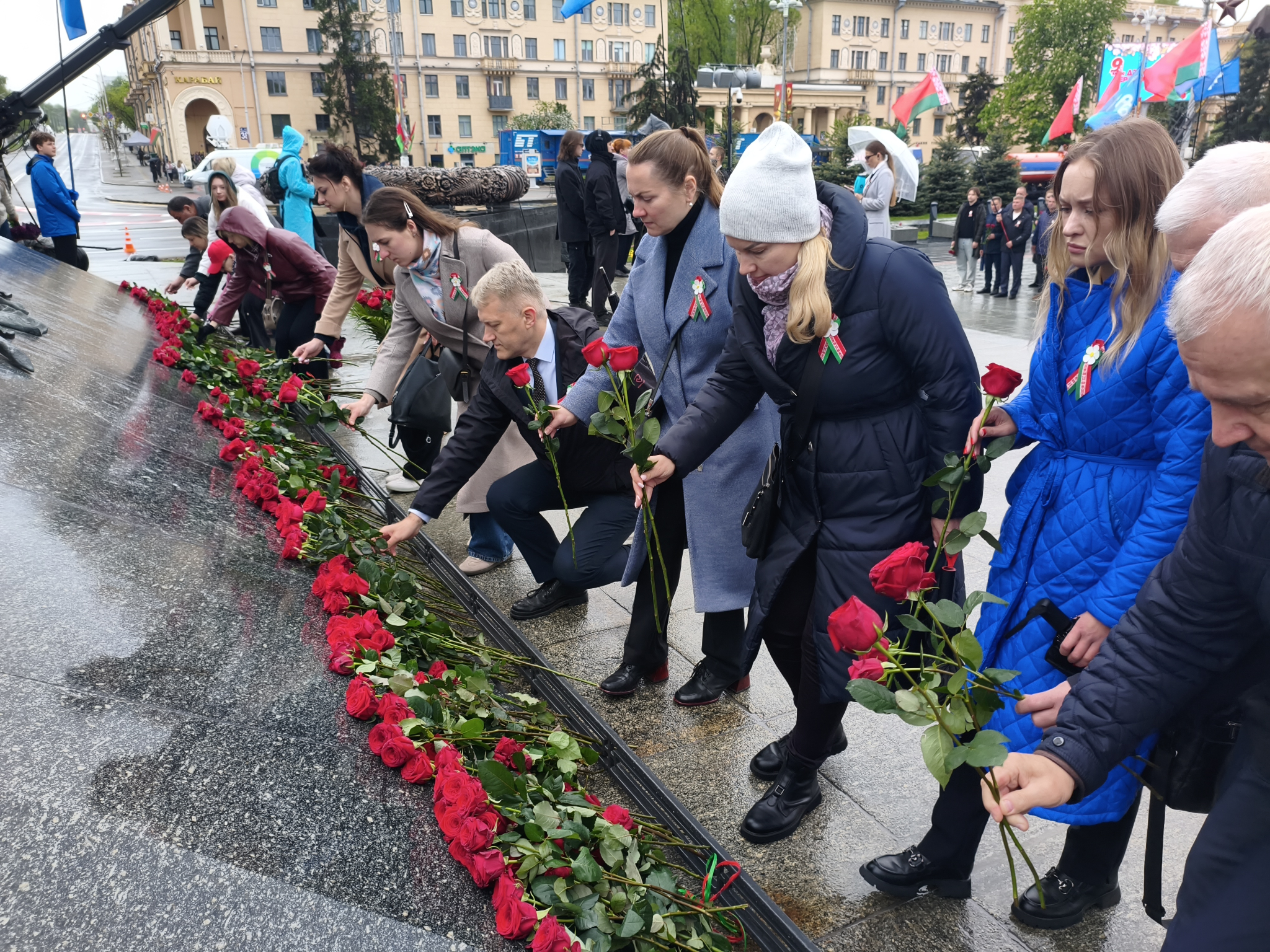 Представители отраслевого профсоюза почтили память воинов-освободителей на площади Победы в Минске