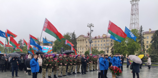 Представители отраслевого профсоюза почтили память воинов-освободителей на площади Победы в Минске
